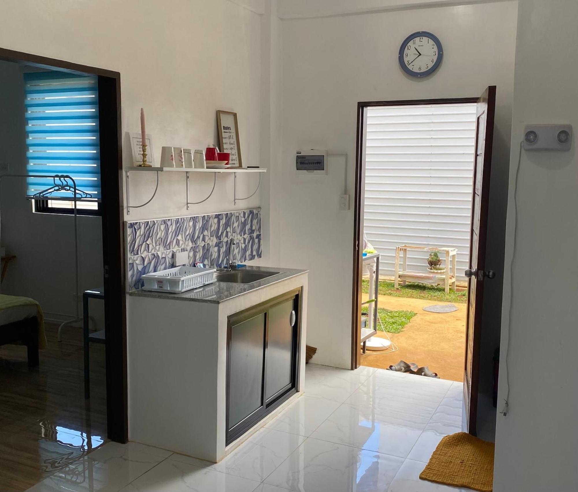 Concetta Tourist Inn Manolo Fortich Екстер'єр фото