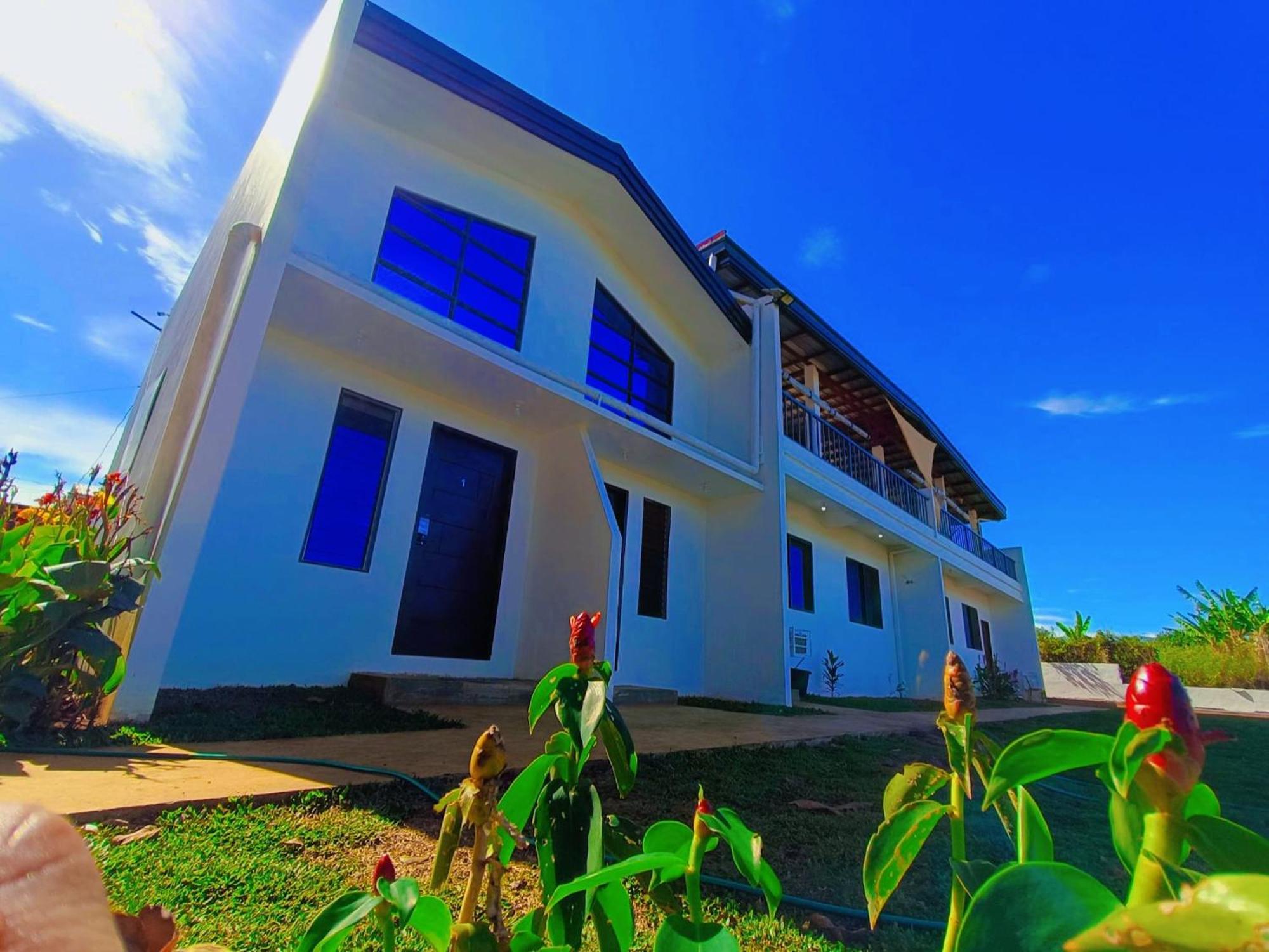 Concetta Tourist Inn Manolo Fortich Екстер'єр фото